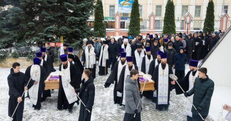 Состоялось перезахоронение саратовских архиереев ХХ века архиепископа Досифея (Протопопова) и епископа Вениамина (Милова)