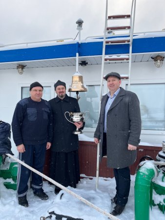 В Москве освятили теплоход – плавучий экоцентр «Московский эколог»