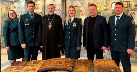 Таможенники Шереметьево изъяли у сирийского пассажира 13 православных икон