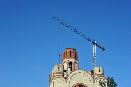 Две трети опрошенных россиян поддерживают строительство православных храмов