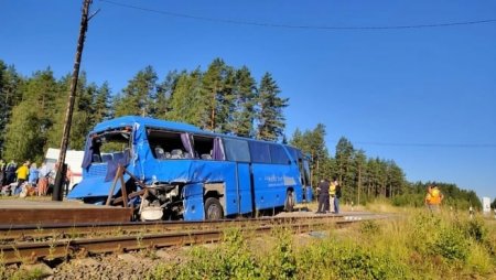 «Просим молитв». Автобус, попавший в ДТП в Ленобласти, вез паломников