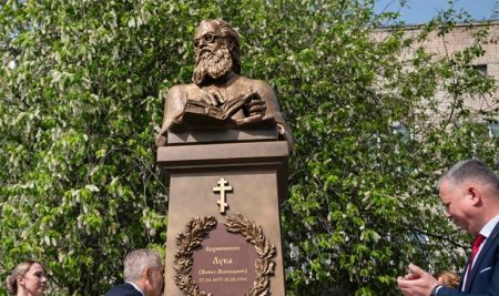 В Алапаевске установили сразу два памятника – святителю Луке Крымскому и царю-страстотерпцу Николаю II