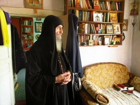 В Сербии в аэропорту Белграда  по дороге домой скончался иеромонах Роман (Матюшин)