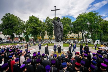Патриарх Кирилл освятил в Калининграде памятник святому князю Владимиру