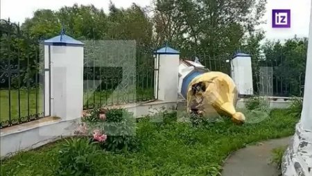 В Челябинской области ураган снес купол 200-летнего храма