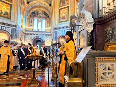 В Храме Христа Спасителя отслужили благодарственный молебен по случаю выпускного акта в православных школах и гимназиях Москвы
