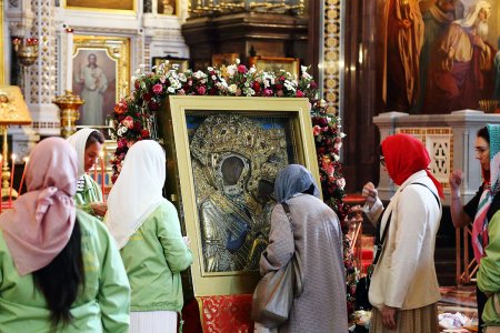 Церковь совершает празднование в честь Тихвинской иконы Божией Матери
