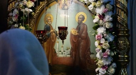 Церковь чтит память первоверховных апостолов Петра и Павла