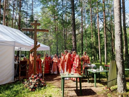 На Ржевском полигоне под Санкт-Петербургом совершили первую заупокойную Литургию