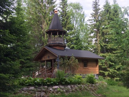 На фото Часовня Иерусалимской иконы Божией Матери на монастырском кладбище. Фото: ort.fi