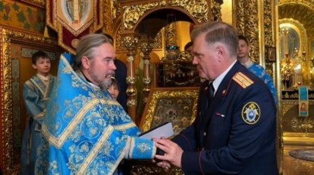 Священника из Калмыкии, который получил ранение, спасая ребенка от мужчины с ножом, наградили медалью