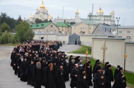 Украинские власти усиливают давление на Почаевскую лавру