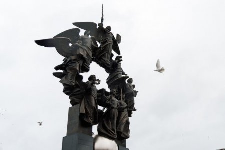 В Екатеринбурге открыли один из самых высоких православных памятников в России