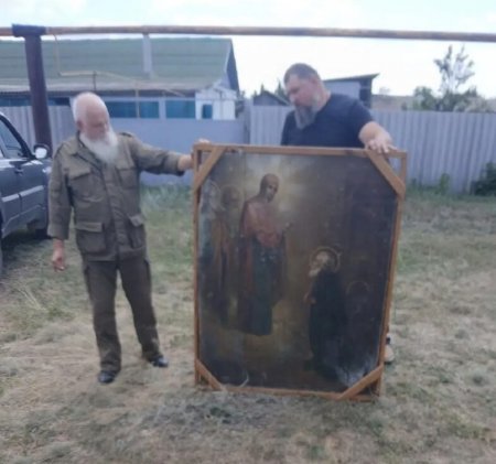 Замурованную в печке старинную икону XIX века чудом спасли от забвения