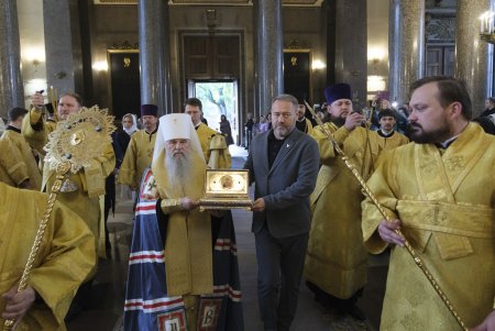 В Петербург доставили ковчег с частицей мощей Дмитрия Донского