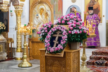 Православные христиане празднуют Воздвижение Креста Господня 2026