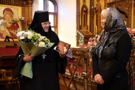 Настоятельницу Николо-Сольбинского монастыря наградили медалью Минздрава России
