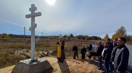 Кресты на въездах в брянское село освятили в День Покрова