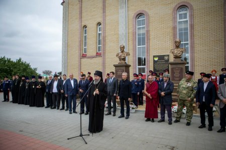 В Калмыкии открыли памятники Николаю II и цесаревичу Алексею
